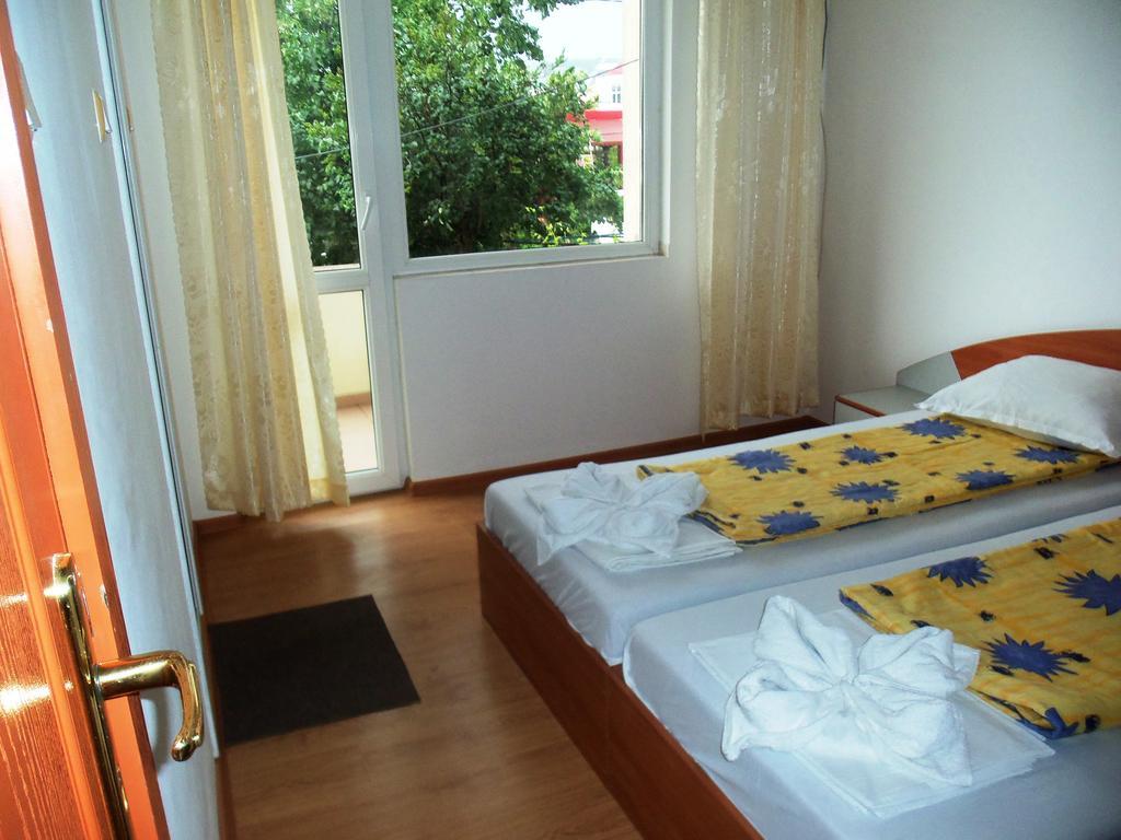 Arkadia Guest House Primorsko Room photo