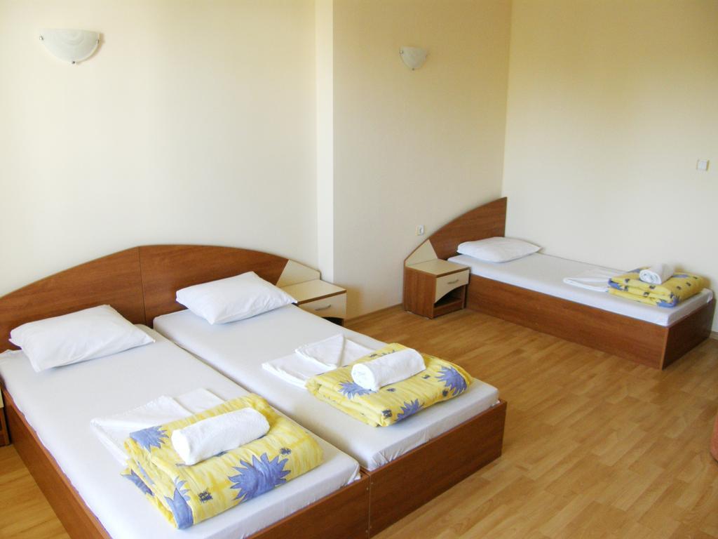 Arkadia Guest House Primorsko Room photo